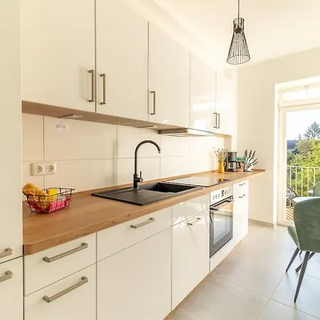 *4 Personen, 2 Zi, Zentrumsnah* * Πίρνα